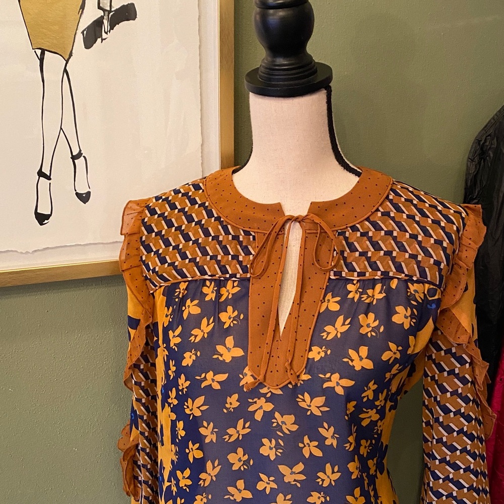 Chic CAbi blouse